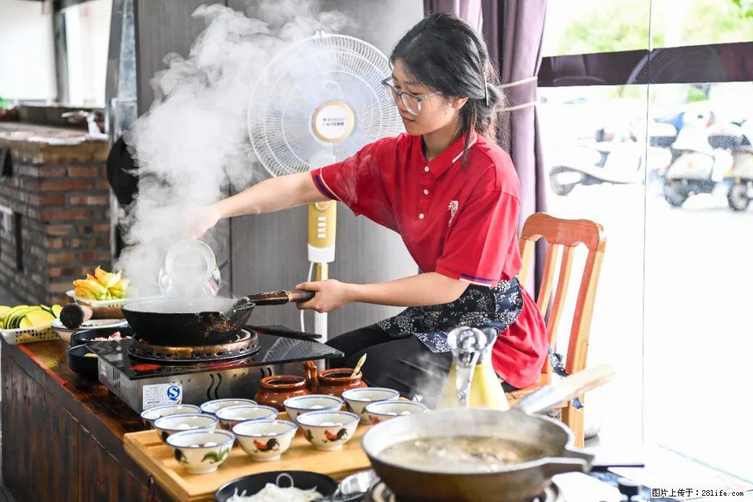 全网追的“扁担女孩”，找了一份暑假工，时薪12元 - 太原生活资讯 - 太原28生活网 ty.28life.com